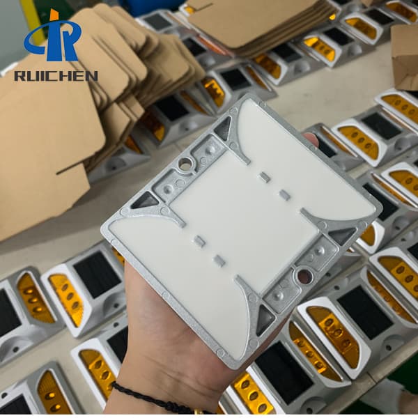 <h3>RUICHEN es proveedor de vialetas solares, Vialeta de Led y </h3>
